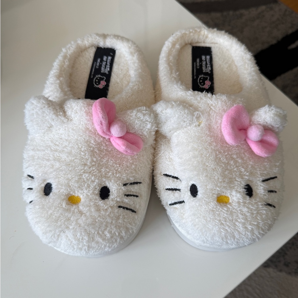 Forever 21 x Hello Kitty Platform Slippers